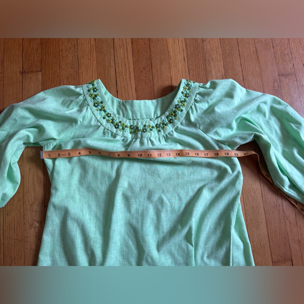 70s Vintage Lime Green Cotton Blend Caftan with Embroidered Flowers - Picture 5 of 8